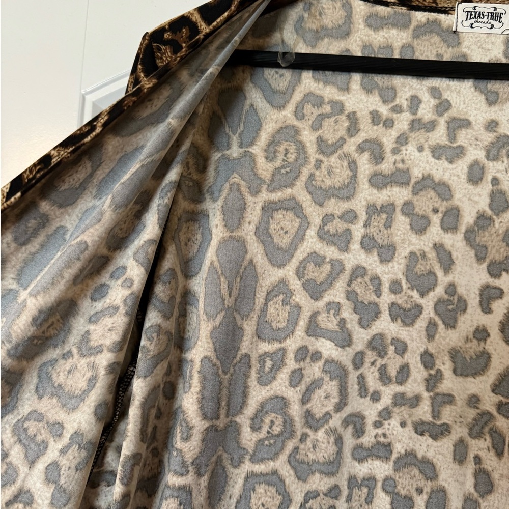 Texas True Threads Leopard Print Duster - Picture 5 of 5